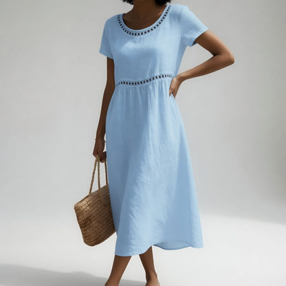 Pernelle™ — Robe mi-longue 100% coton brodée féminité douce